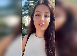 Française bandante baise avec le gars de la fourrière en plein jour